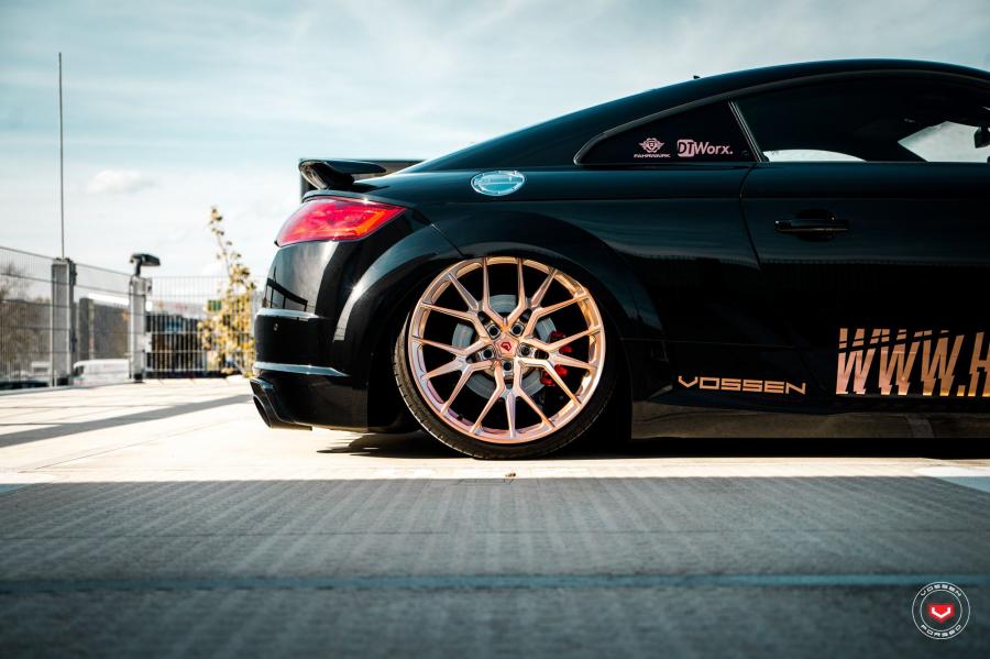 Детали экстерьера Audi TT RS on Vossen Wheels (M-X3) 2018 года  (фото 7 из 31)